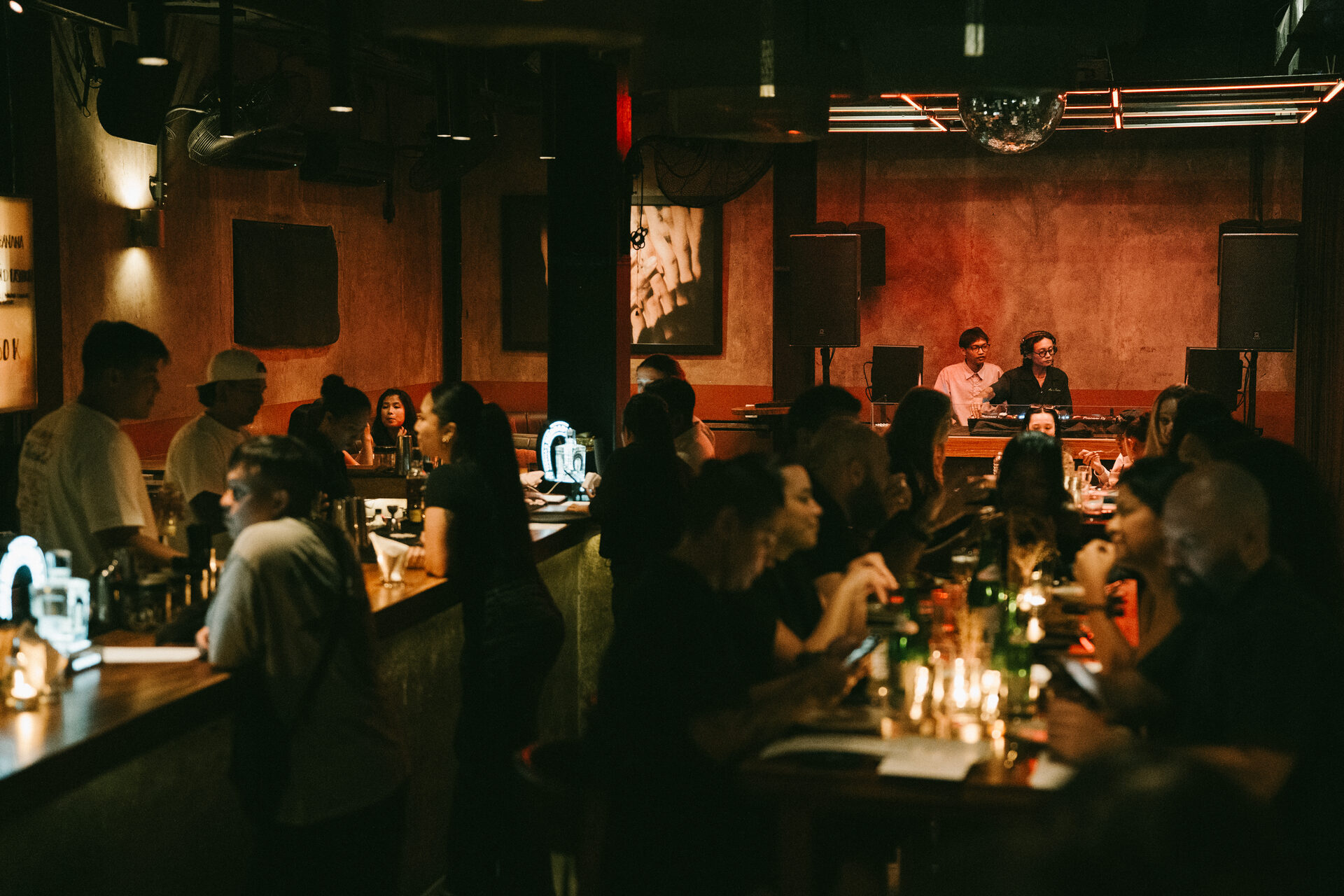Karat Soundsystem behind the DJ booth, taking over the music. (Photo: Herradura)
